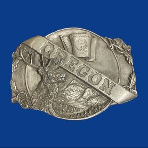 Detailed metal Oregon belt buckle.